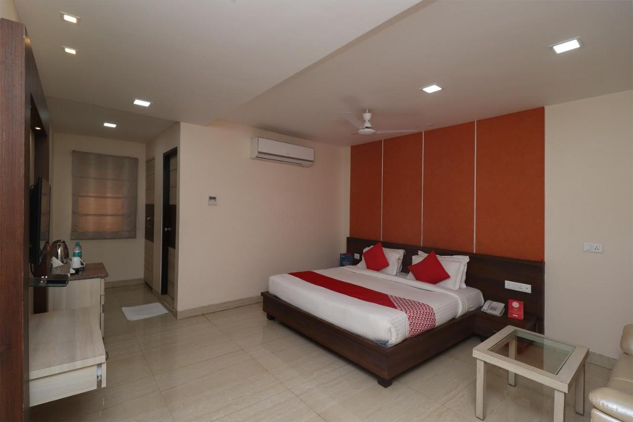 Oyo 29382 Golden Laurel Inn Deoria Exterior photo