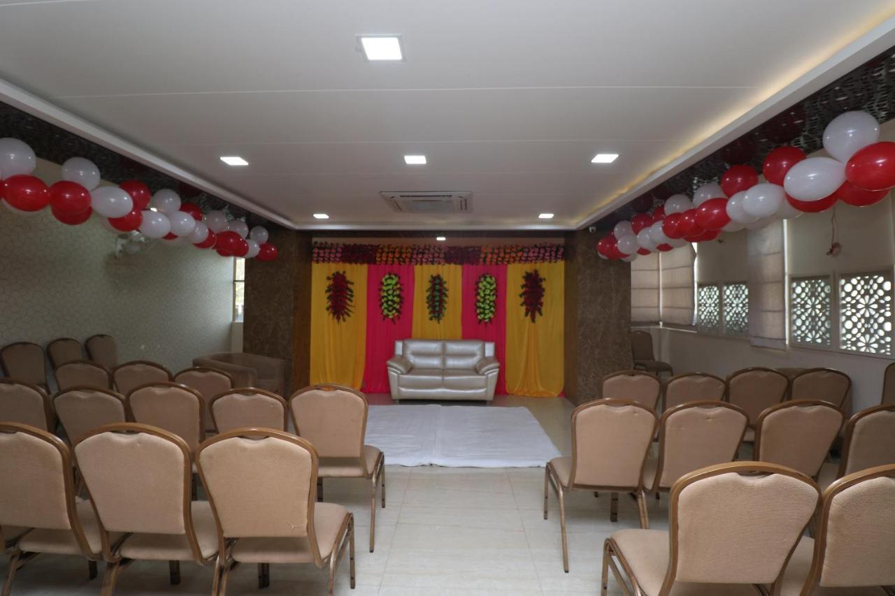 Oyo 29382 Golden Laurel Inn Deoria Exterior photo